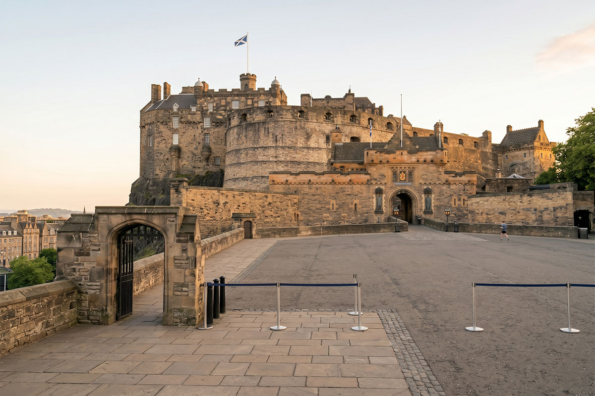 How to Skip the Lines at Edinburgh Castle: Timing, Tickets and Fast-Track Tips